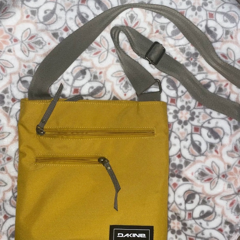 Dakine Mustard Yellow Messenger Bag